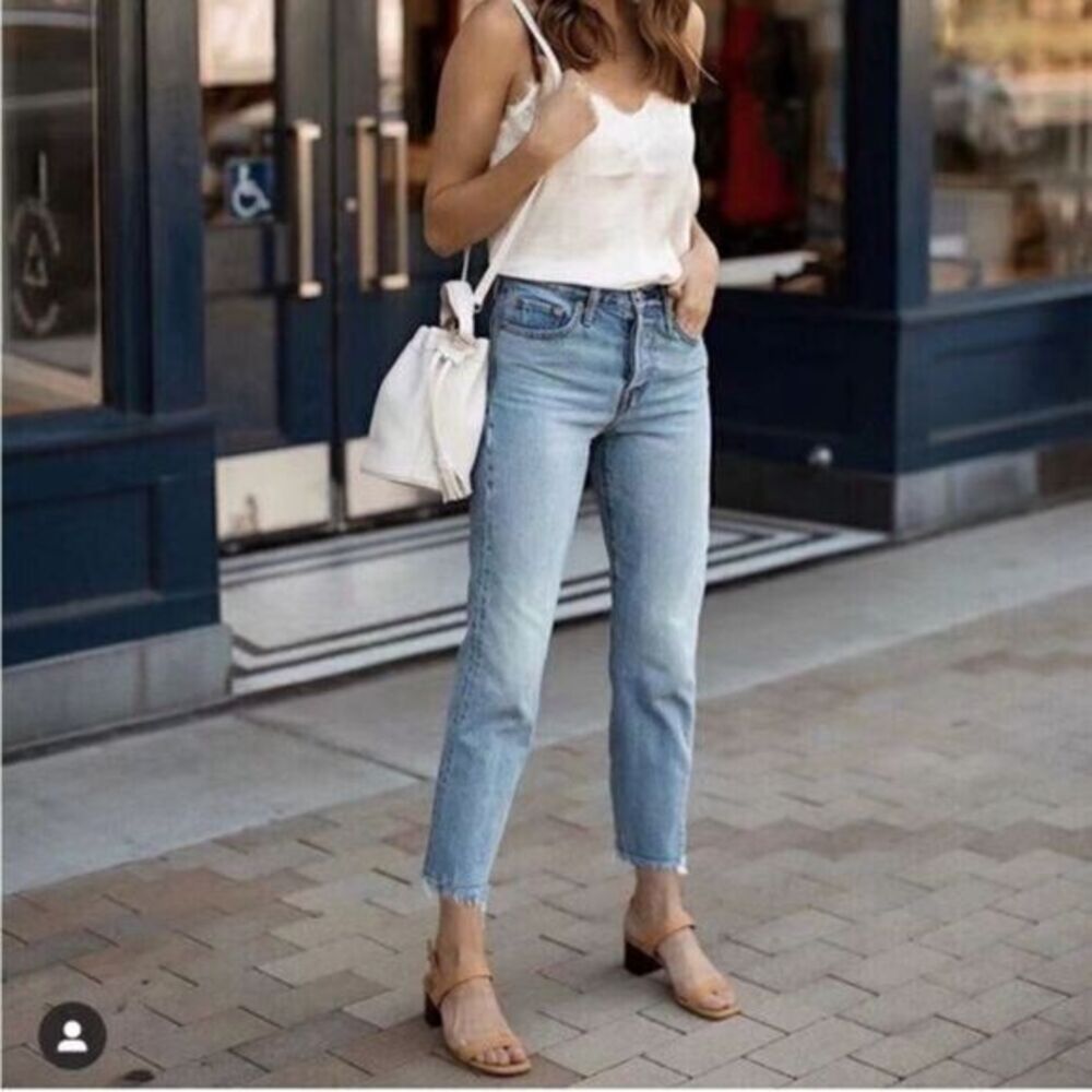 NWT Levi’s Premium Wedgie Icon Fit in Shut Up Wash